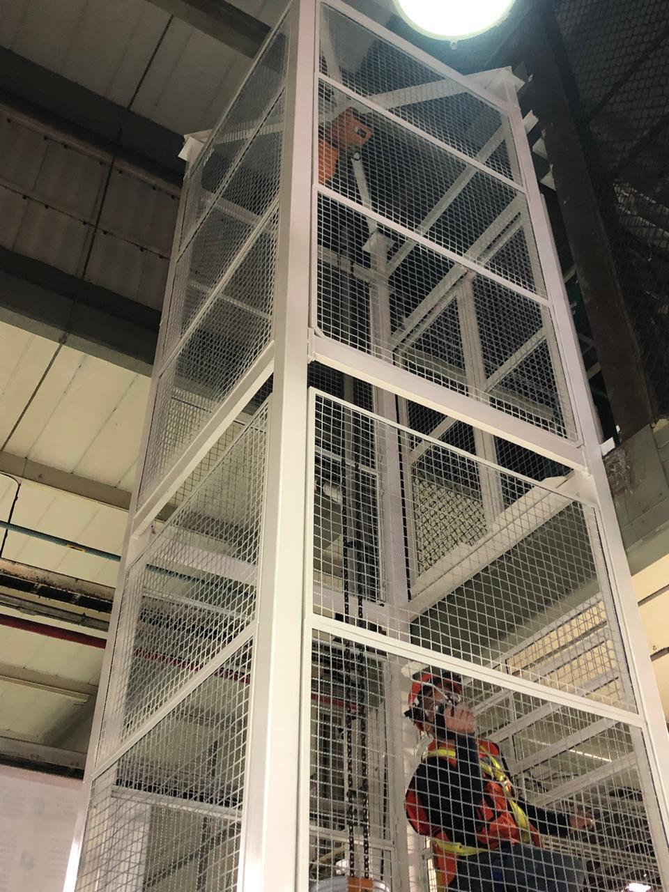 Mezzanine con escalera