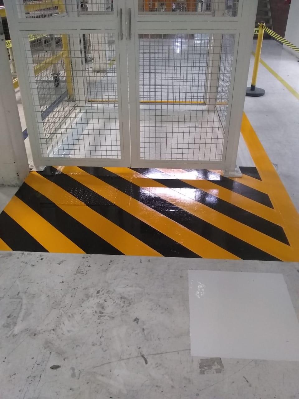 Piso epóxico terminado