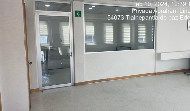 Aulas y oficinas terminadas dentro de planta
