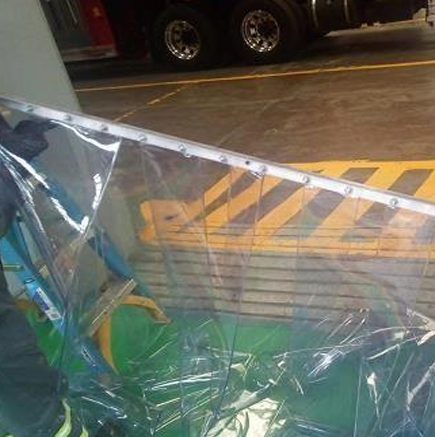 Cortina hawaiana industrial instalada